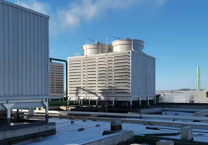 方形横流塔-河南鹤壁某酒店500吨*2台冷却塔安装